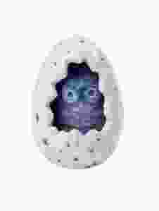 Miniatuur uil in gestippeld ei