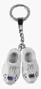 Twee witte sleutelhanger klompjes "Nijntje in het veld" , 4cm