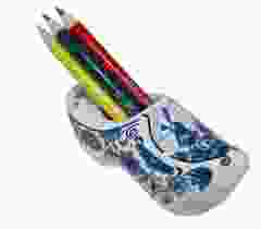 Klomp  delftsblauw met potloden en puntenslijper