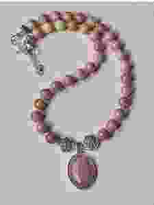 Rhodoniet kralen ketting met aardbeienkwarts hanger
