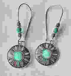 Oorbellen met opengewerkte ronde hanger