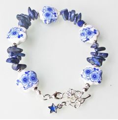 Delftsblauwe armband Bloem met Lapis Lazuli kralen
