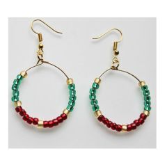 Set hoepel oorbellen 4mm rode, groene en goudkleurige kralen.