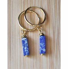 Goldplated roestvrij stalen Huggie Hoop oorbellen met blauwe Imperial Jaspis kraal