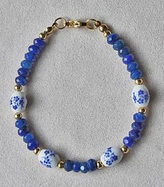 Armband delftsblauw met donkerblauwe, facetgeslepen Jaspis kralen