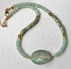 Ketting Aventurijn en Serpentijn met speciale Agaat