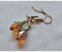 Oorbellen facetgeslepen topaz kralen met kralenkapje