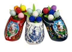 Bag with 3 tulip clog magnets