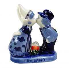 Kussend paartje in doosje, 10 cm