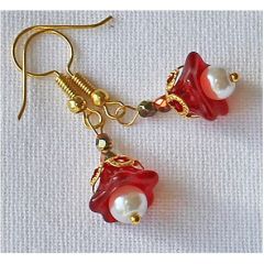 Red flower earrings with gold colored filigree bead cap