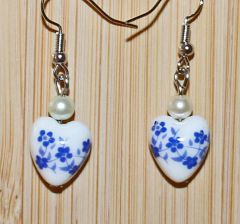Delftblue heart earrings with red Agate bead