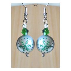 Kerst oorbellen, zilverkleurig met groen sneeuwvlokje