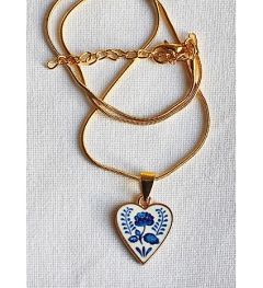 Delftsblauw hartje bloem hanger aan goudkleurige slangenketting
