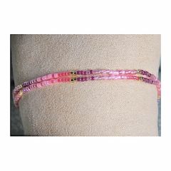 Dubbele 2mm Miyuki Delica armband in roze, lila, paars en goud kleuren. 
