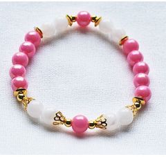 Armband roze en witte 8mm acrylkralen met goudkleurige accenten