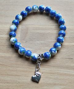 Bracelet dark delftblue blue flowers and heart charm
