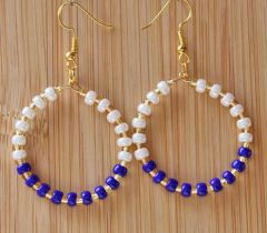 Ronde oorbellen met 4mm Miyuki kralen donkerblauw en zacht wit