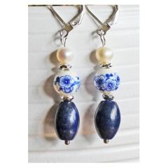 Set earrings with Lapis Lazuli beads, delftblue beads and a freshwater pearl