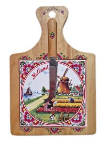 Kaasplank met gekleurde tegel en mes