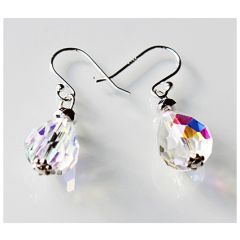 Oorbellen met kristal druppels aan zilveren oorhaken