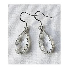 Facetgeslepen kristal druppel oorbellen, zilverkleurige setting