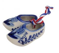 Keramieke klompjes met tulp aan gekleurd lint, 5.5cm