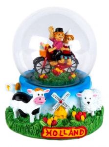 Sneeuwbol met een paartje op de fiets, 10cm